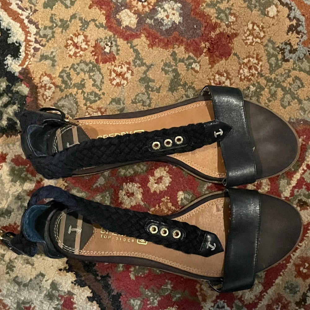 Sperry Sandals with rope closure around ankle
